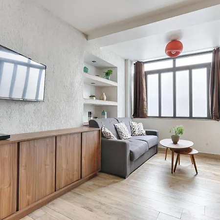 De Charme 2br Canal Saint Martin Apartment
