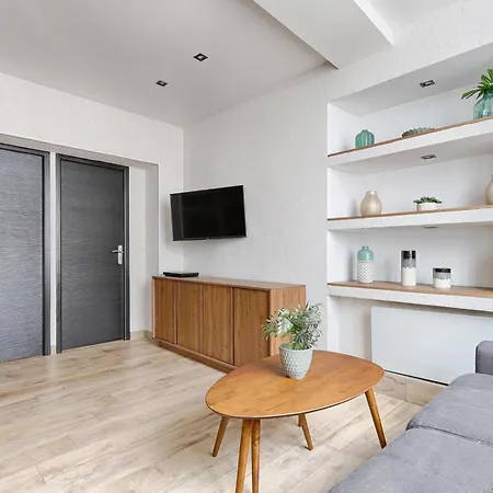 Apartment De Charme 2br Canal Saint Martin Paris